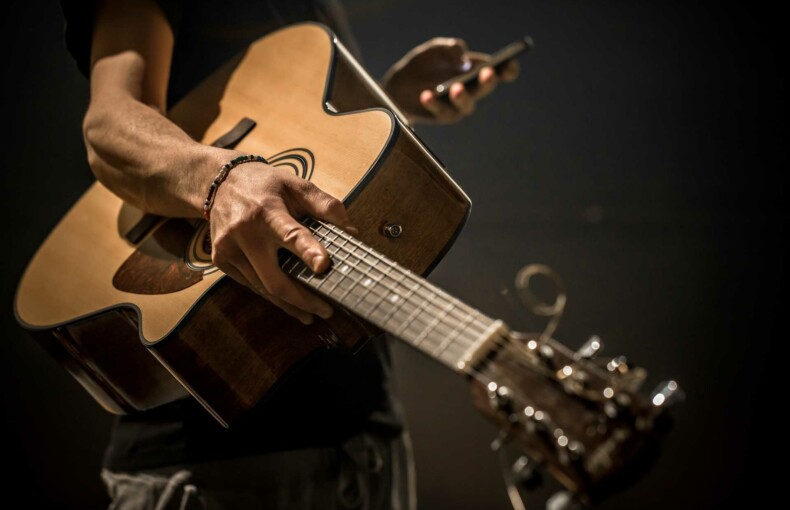 Guida all'acquisto di una chitarra acustica