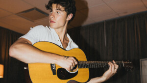 000JR-10E Shawn Mendes by Martin Guitars