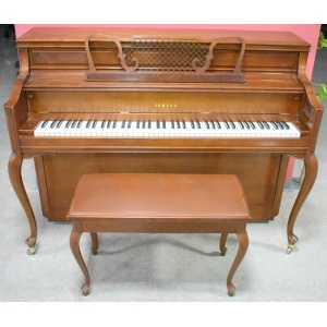 Yamaha Pianoforte verticale Stile Americano Noce