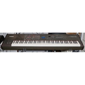 YAMAHA S90XS